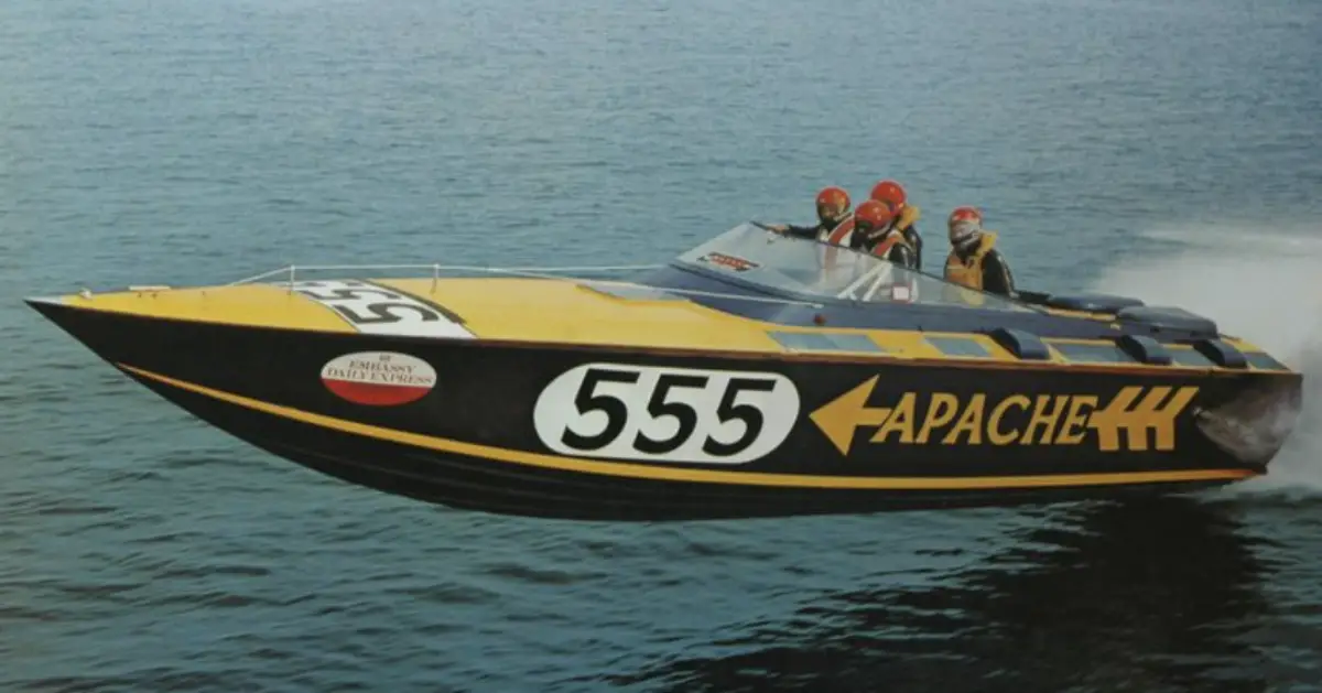 Apache 555 racing offshore